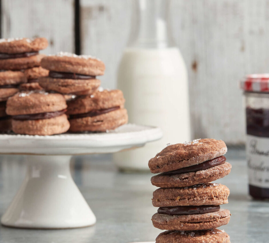 Chocolate Anise Sandwich Cookies - Bonne Maman